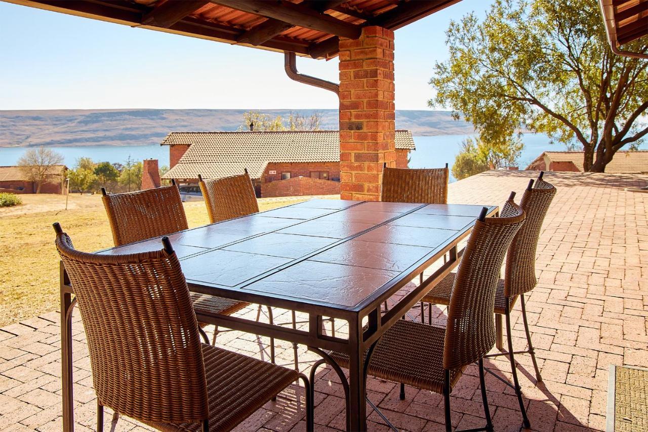 Hotel First Group Qwantani Harrismith Exterior foto