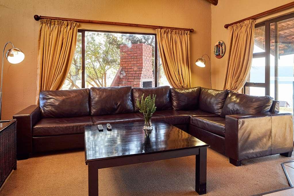 Hotel First Group Qwantani Harrismith Habitación foto