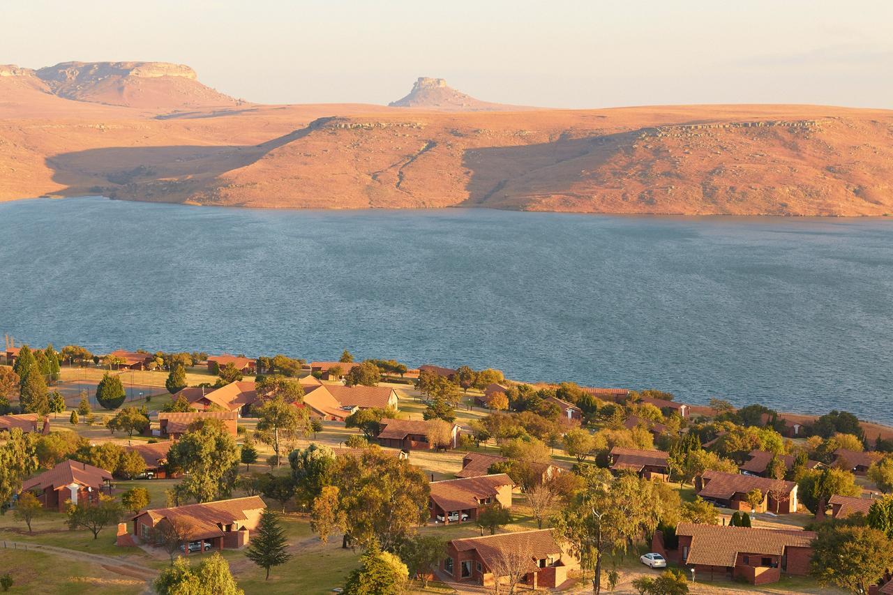 Hotel First Group Qwantani Harrismith Exterior foto